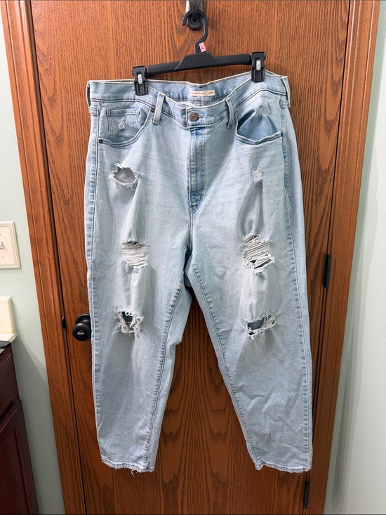 Levi's Denim - Women’s Plus size Levi's Light Blue High-Rise Distressed Women's Jeans